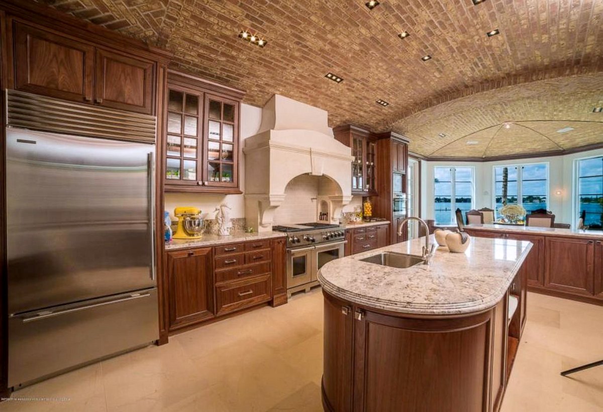 PHOTO: A $27 million home in Manalapan, Florida, on the market, now owned by Billy Joel, features a chef kitchen.