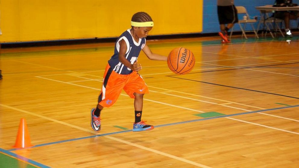 Kid playing outlet basketball