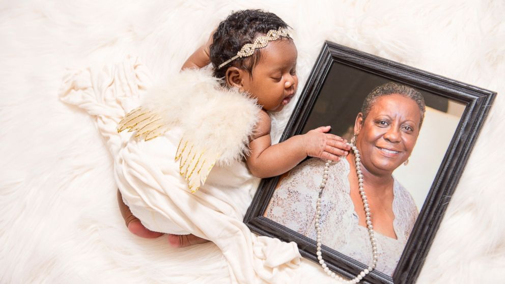 Maryland mom Kristin Sampson honored her late mother, who passed away from cancer, with a photo shoot. 
