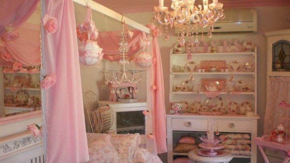 Kim Wood, a woman from Perth, Australia, decorated her entire house in the color pink.