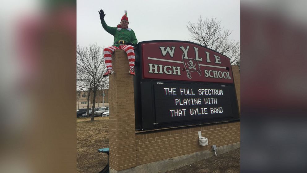 PHOTO: Principal Virdie Montgomery of Wylie High School in Texas dressed as an elf to surprise his students.
