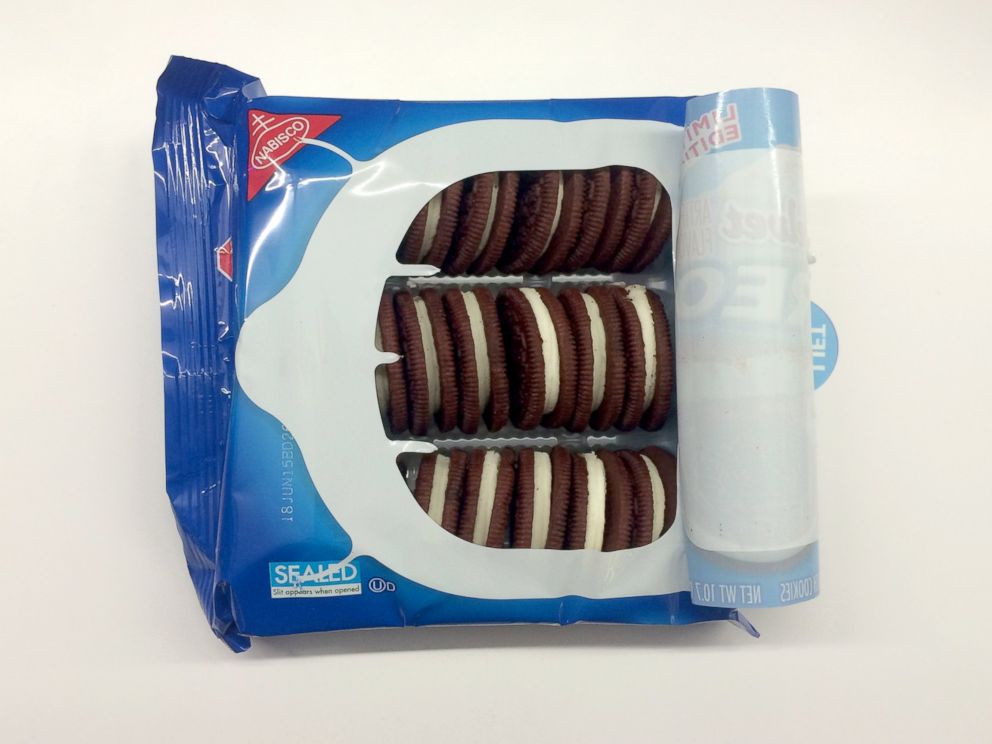 PHOTO: A look inside of Oreos' new Red Velvet flavor.