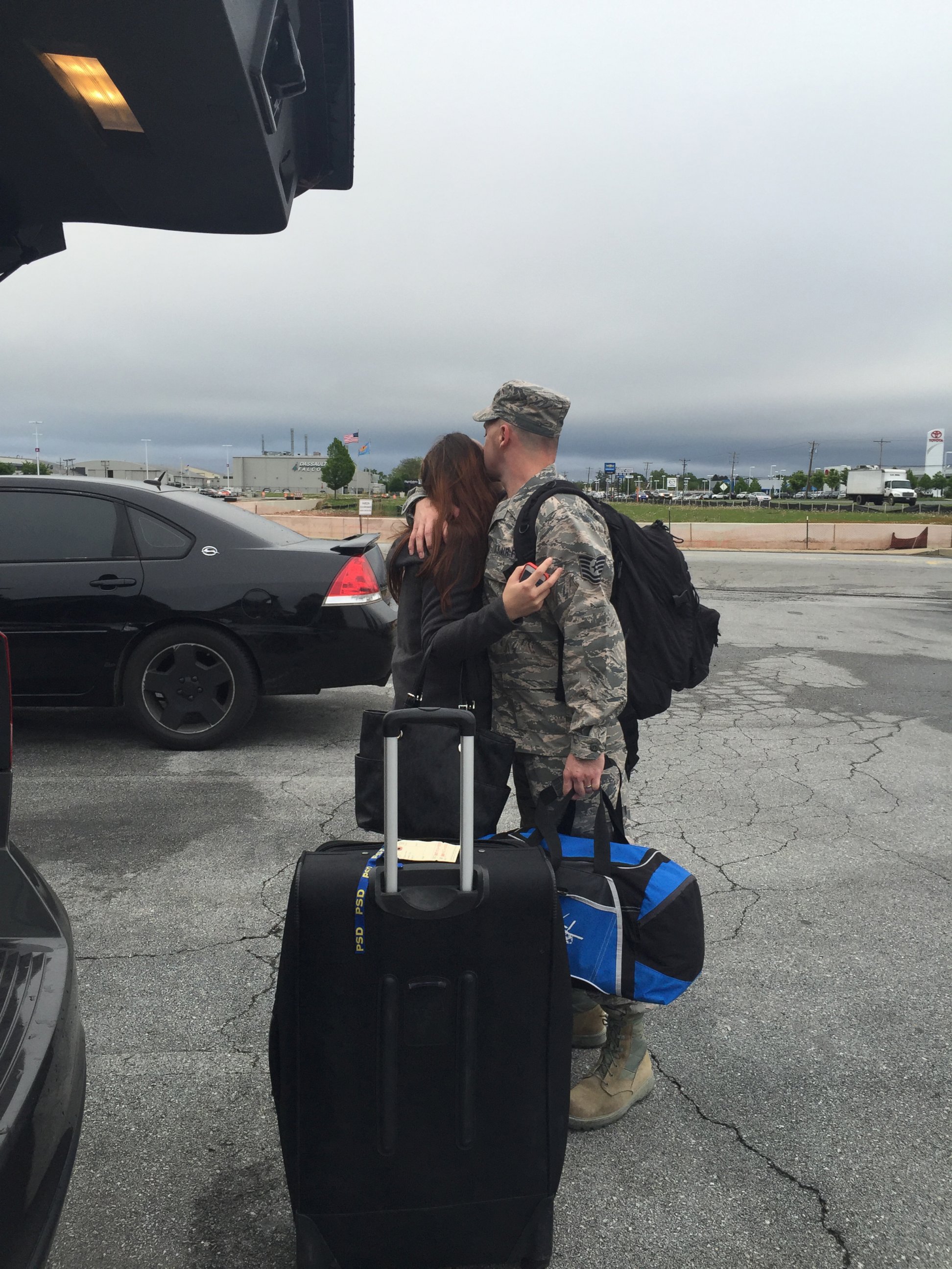 PHOTO:David Opperman seen on May 4, reuniting with his eldest daughter Dina near their home in Glenolden, Penn. 