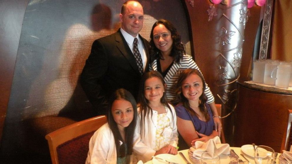 PHOTO:David Opperman photographed with his wife Yvet and daughters Dina, 19, Kaylee, 16, and Amber, 13.  