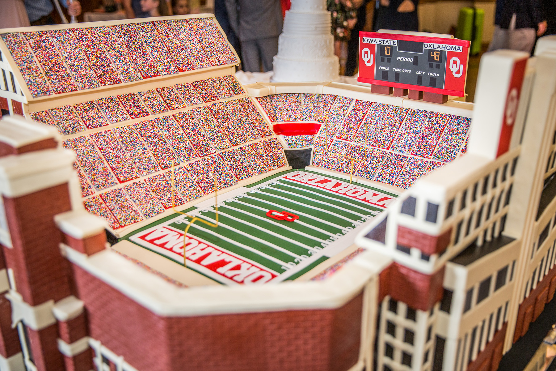 PHOTO: This massive 150-pound Oklahoma University football stadium cake made for a groom on his wedding day has gone viral. 