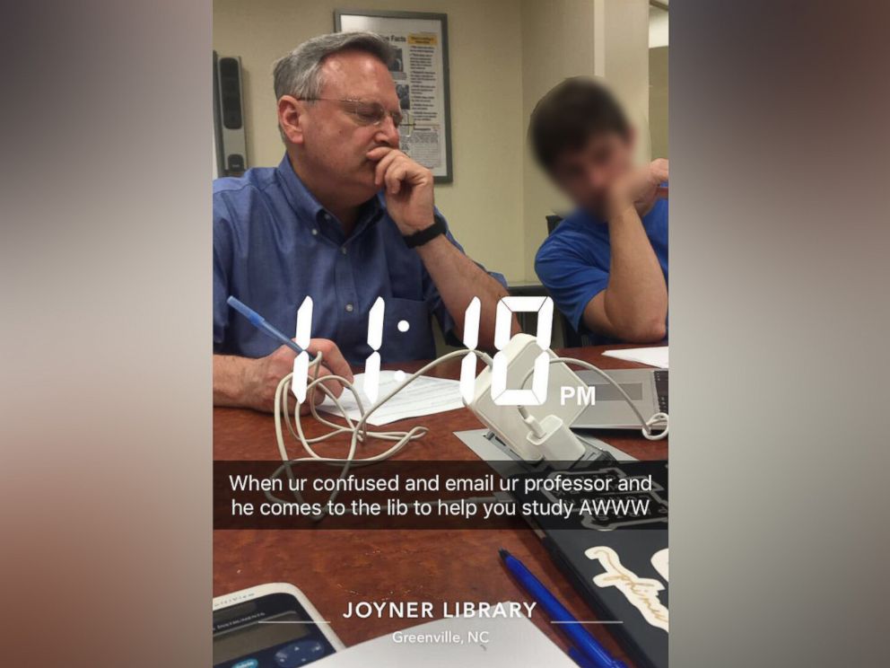 PHOTO: East Carolina University student Marissa T. Flood tweeted this now viral photo of her professor, Dr. Douglas Schneider, helping her study group last Thursday, Oct.5, 2017, ahead of their exam.