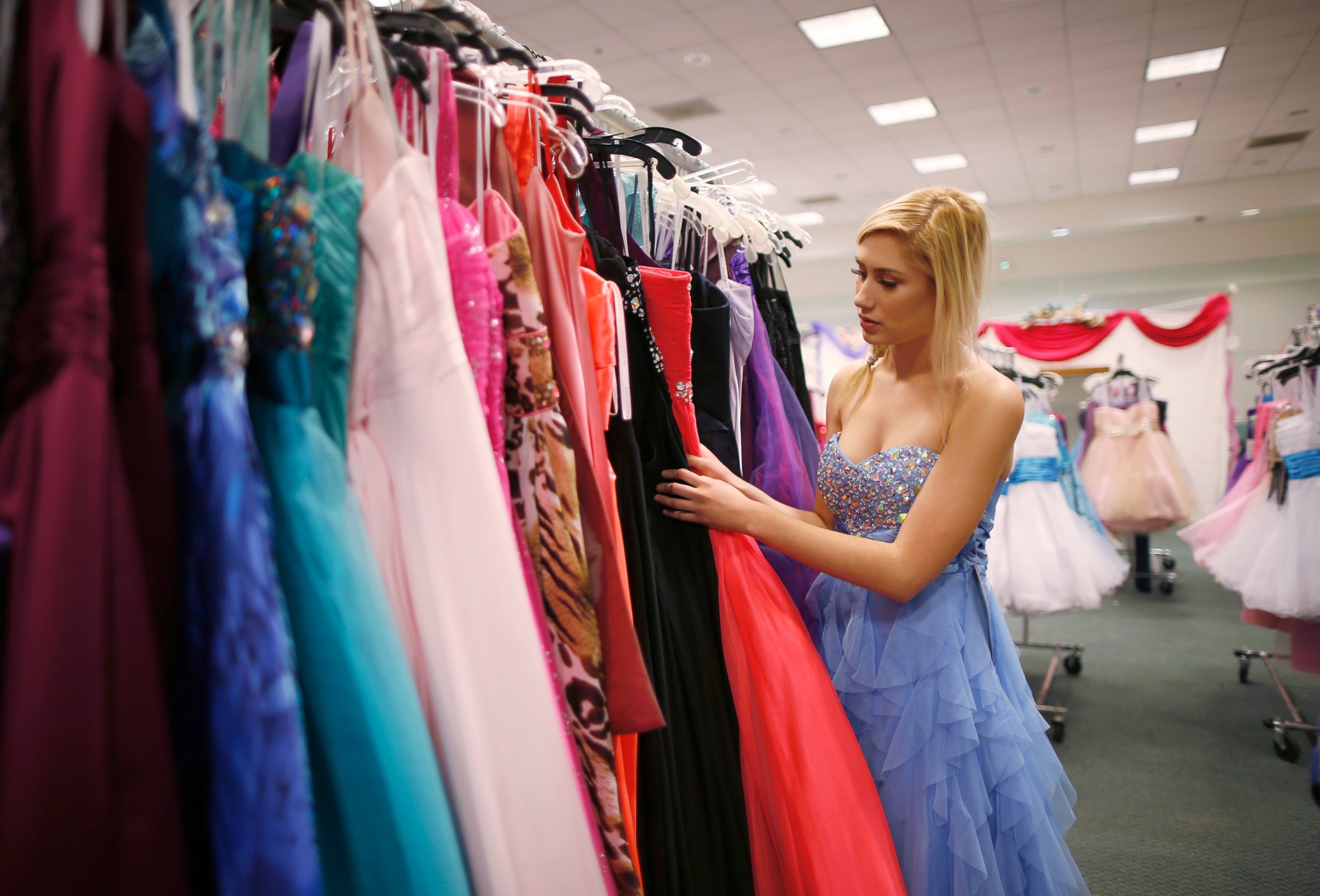 PHOTO: Jasmine Boyle, 17, looks through prom dresses at the Glamour Gowns event in Los Angeles, March 28, 2014.