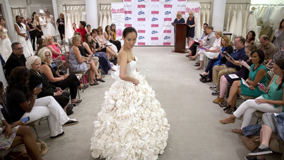 Toilet Paper Wedding Dresses So Stunning You D Be Proud To Wear Them Down The Aisle Abc News