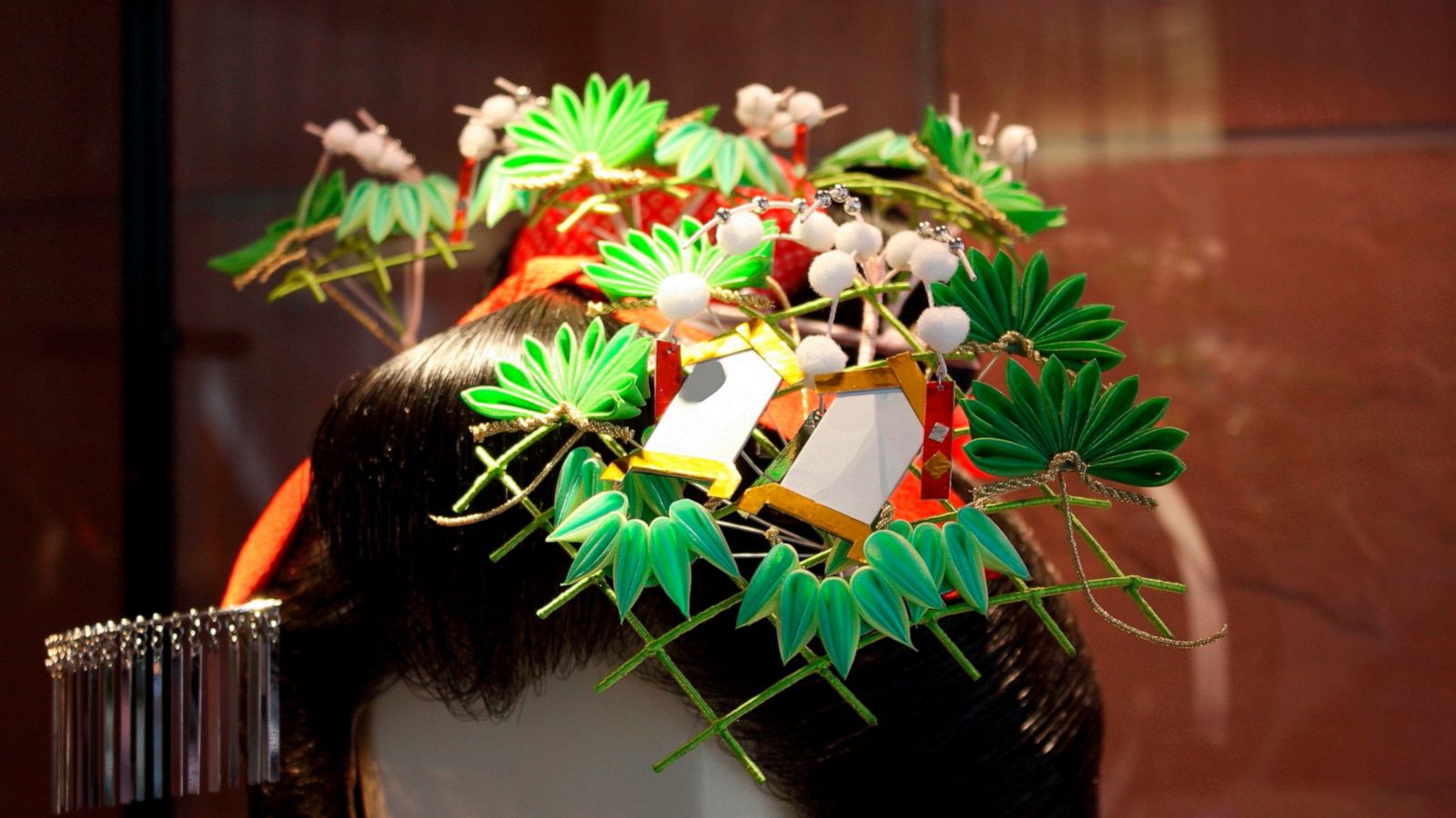 hair decoration with flowers