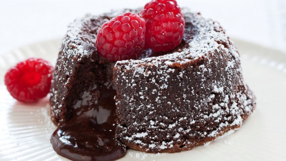 Make an intense and buttery molten chocolate cake at home - ABC News