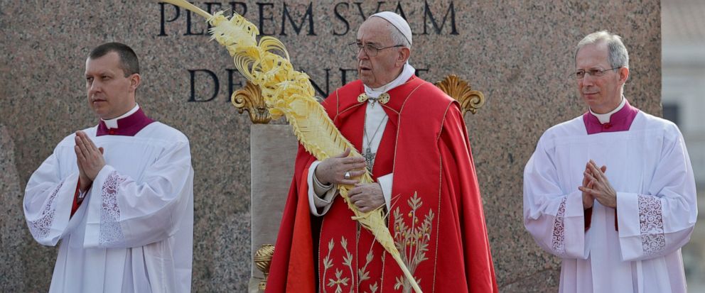 Pope Francis blesses palm branches as he ushers in Holy Week - ABC News
