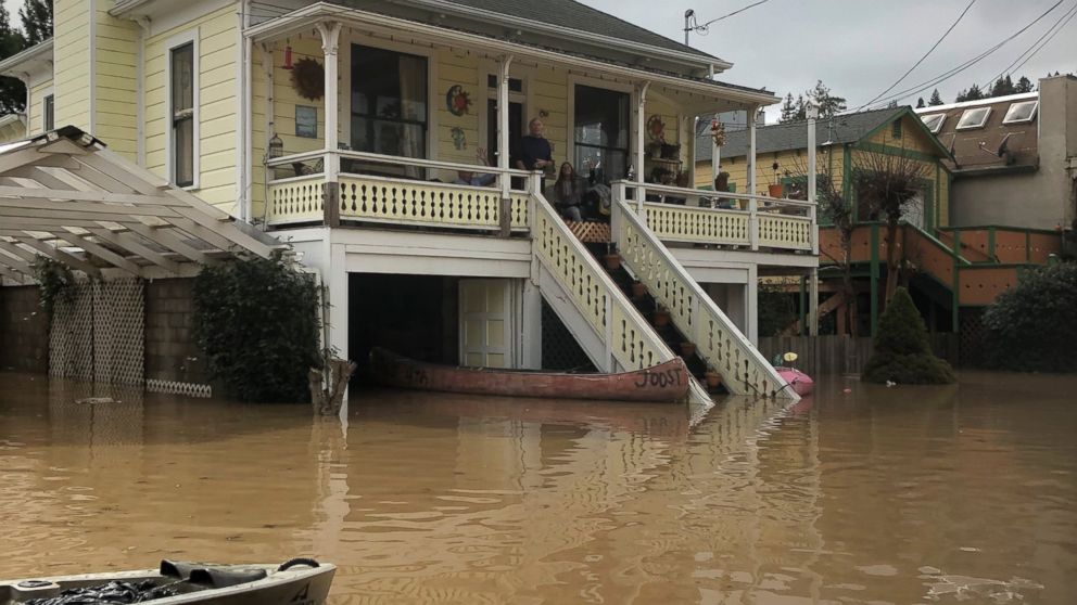 Northern California river floods 2,000 buildings - ABC News