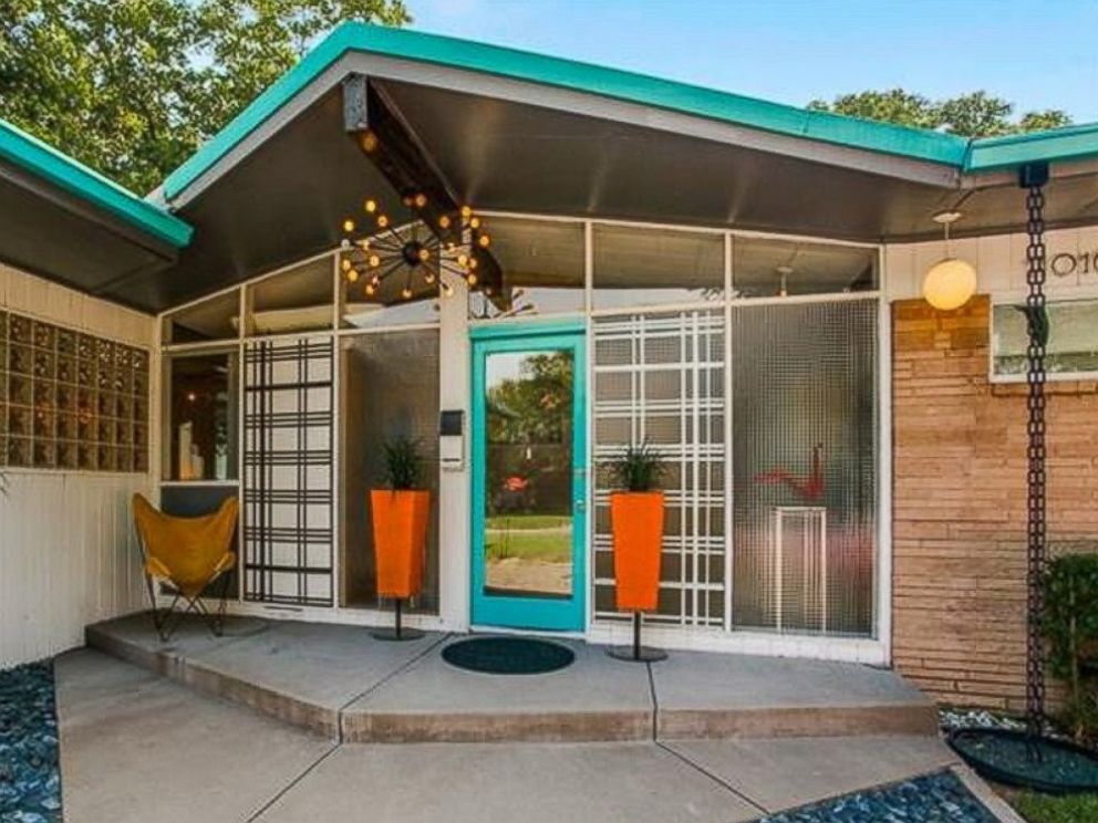 Peachy Keen 1950s-Style Home Listed for $665K in Dallas pic