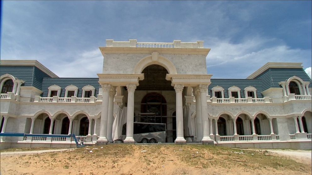 'Queen of Versailles' Couple Says Florida Palace Is Back On