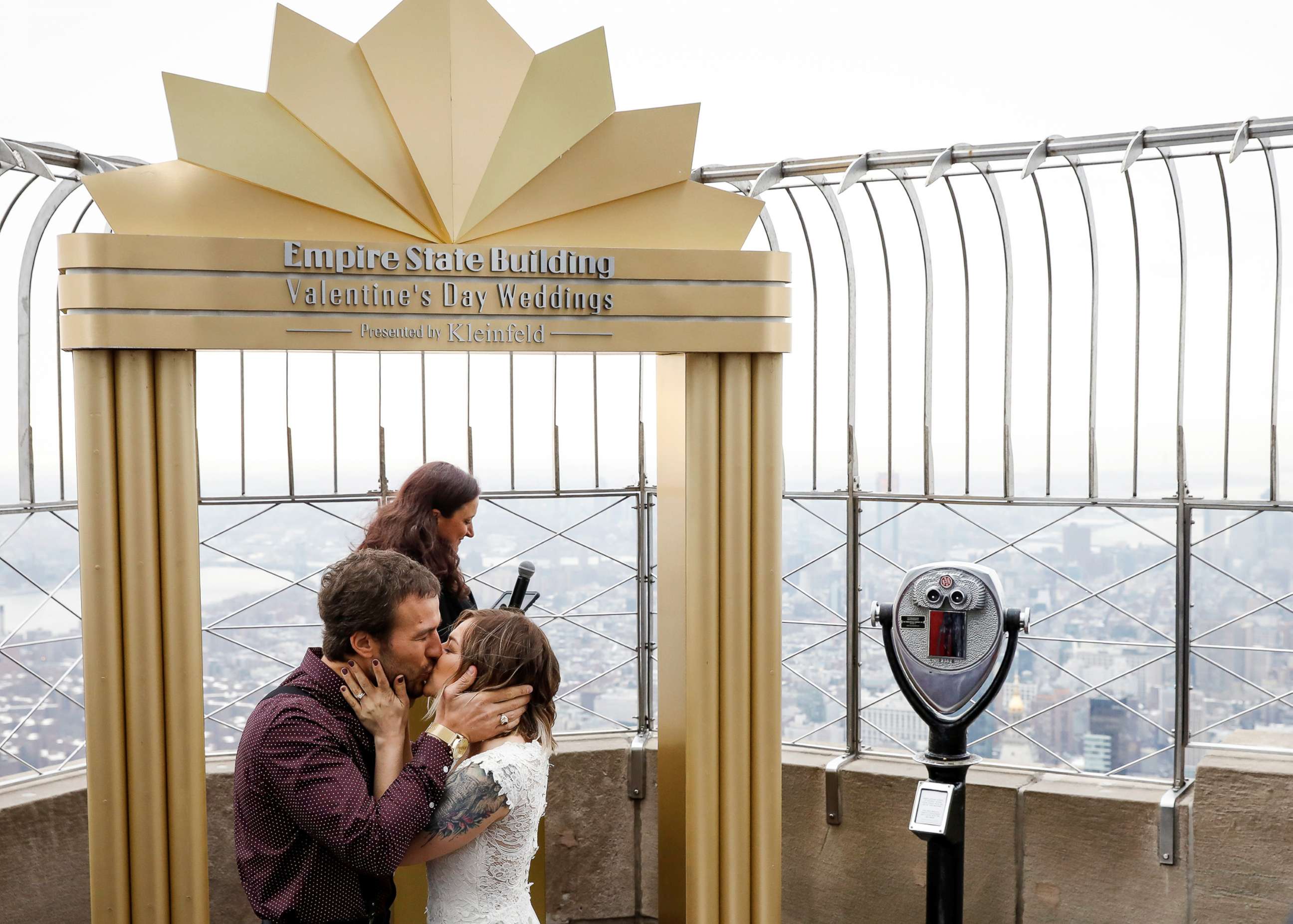PHOTO: Alixandra and Brett Epps kiss after renewing wedding vows at their Valentine's Day ceremony at the top of the Empire State Building in New York, Feb. 14, 2018. 