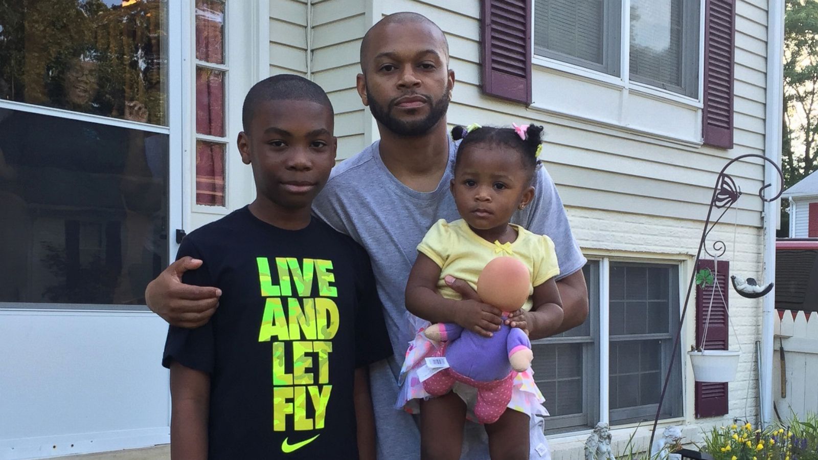 PHOTO: Andrew Skinner is photographed with his children in this undated family photo.