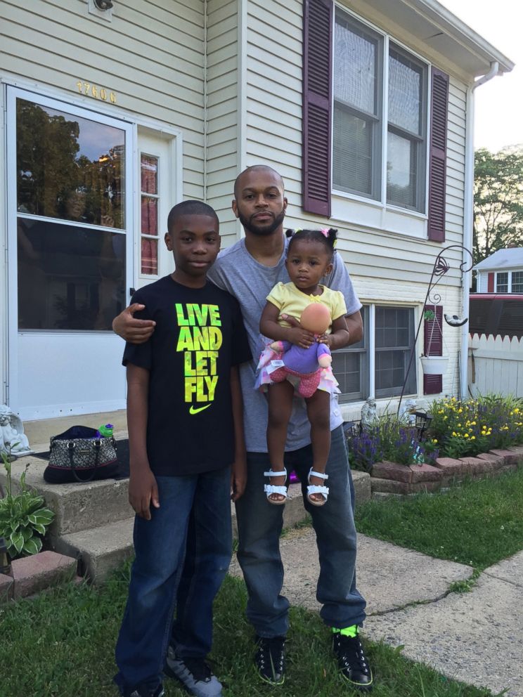 PHOTO:  Andrew Skinner is photographed with his children in this undated family photo.