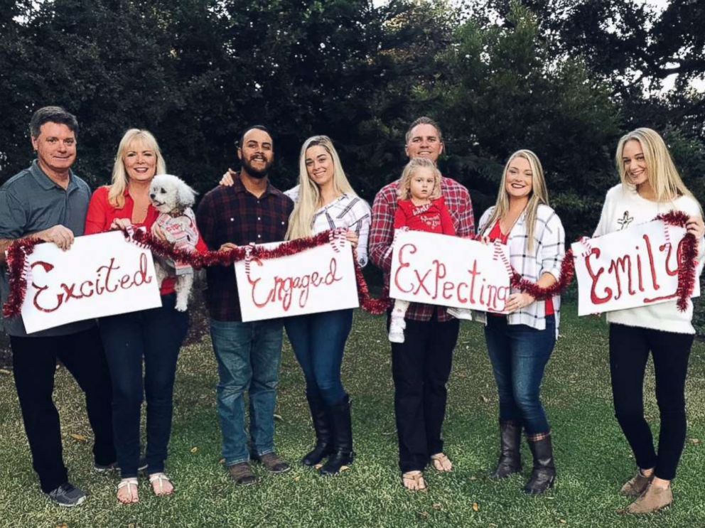 Family Celebrates Single Daughter In Hilarious Christmas Card Abc News