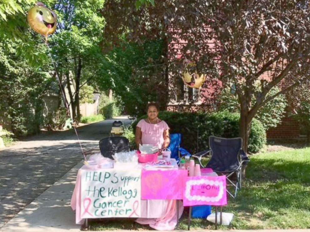 PHOTO: Olivia Ohlson, 10, held a bake sale to raise money for people affected by breast cancer after her mother, Gini Ohlson, was diagnosed with breast cancer.