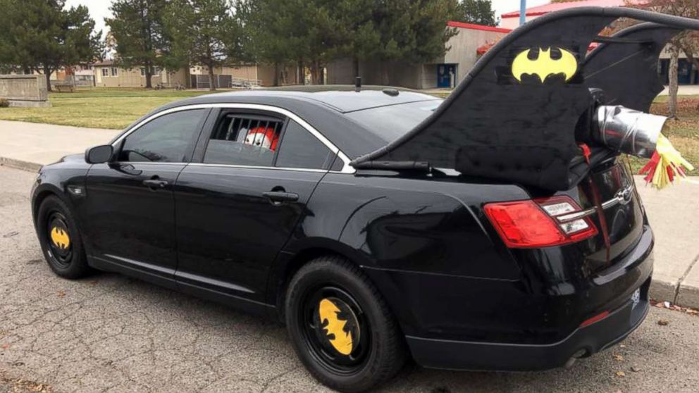 Batman cop surprises elementary school students with tricked-out ...