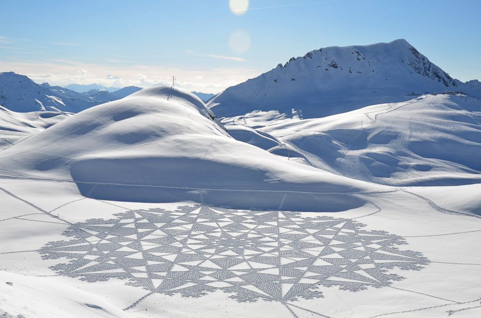 PHOTO: Simon Beck creates intricate geometric designs in the snow using only his feet strapped to snow shoes.