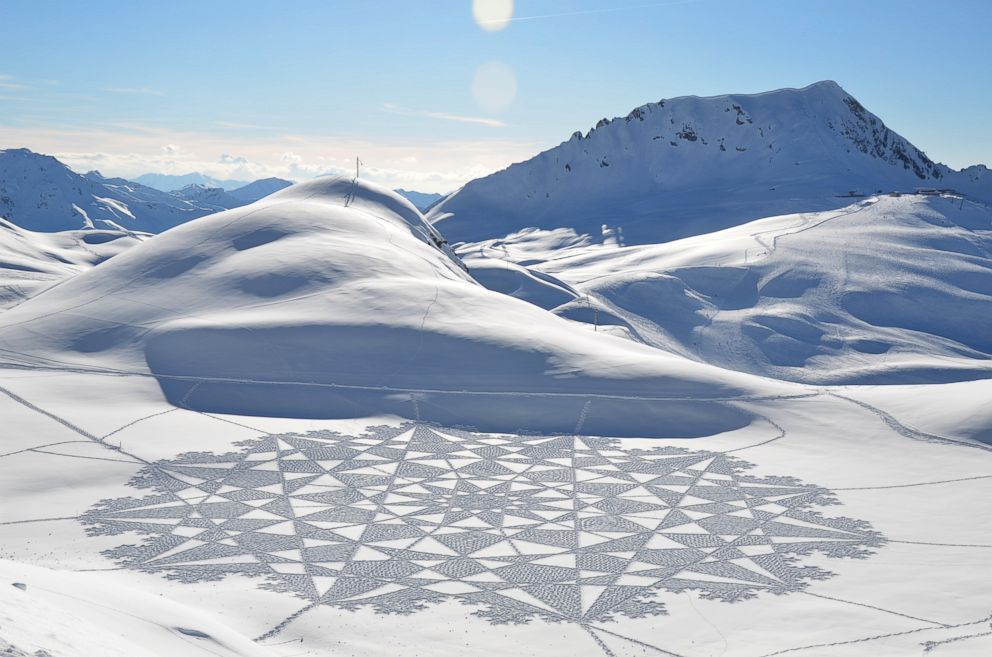 PHOTO: Simon Beck creates intricate geometric designs in the snow using onl...