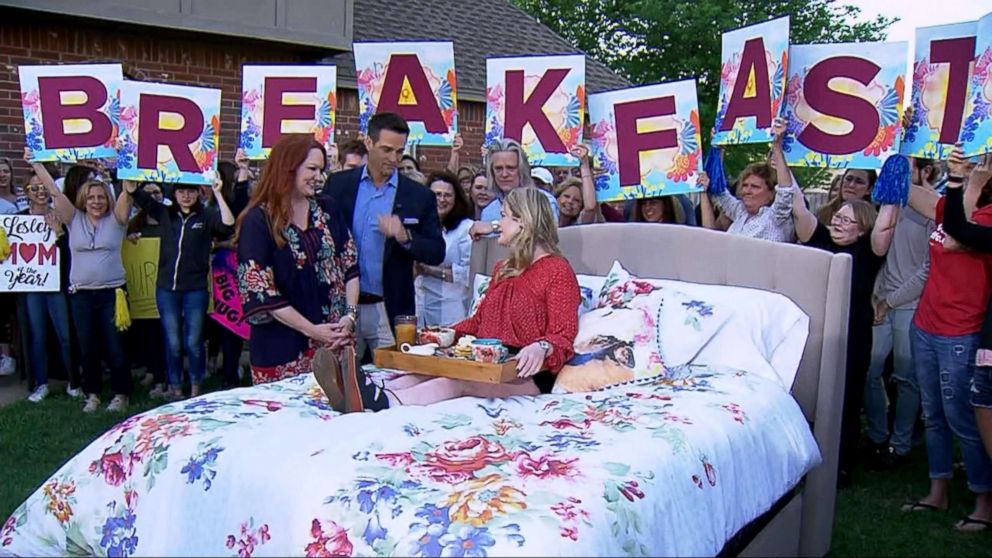 PHOTO: "GMA" surprised Lesley Hemphill at her home in Oklahoma with a Mother's Day breakfast in bed giveaway, May 11, 2018.