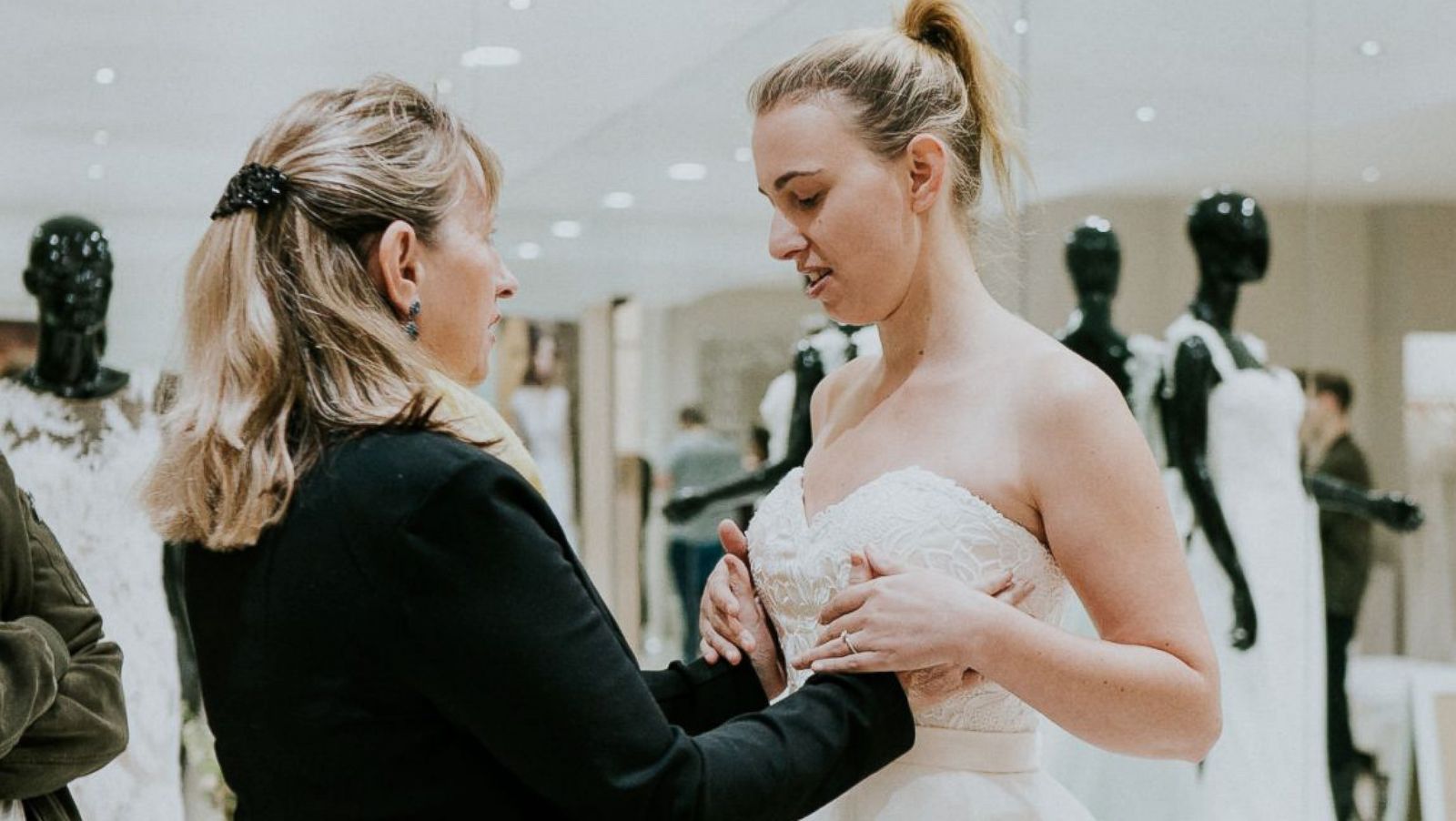 PHOTO: Blind bride Stephanie Agnew tries on wedding dresses in South Melbourne, Victoria, Australia.