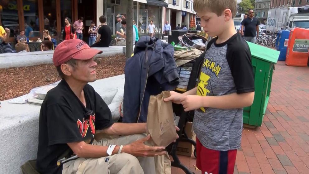 PHOTO: Liam Hannon, 10, hands out homemade lunches to the homeless population of Cambridge, Massachusetts, along with help from his father, Scott Hannon. 