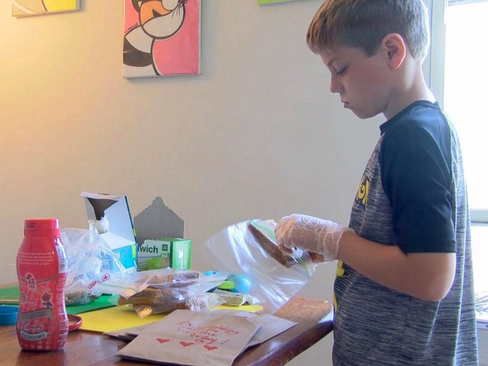 PHOTO: Liam Hannon, 10, hands out homemade lunches to the homeless population of Cambridge, Massachusetts, along with help from his father, Scott Hannon.