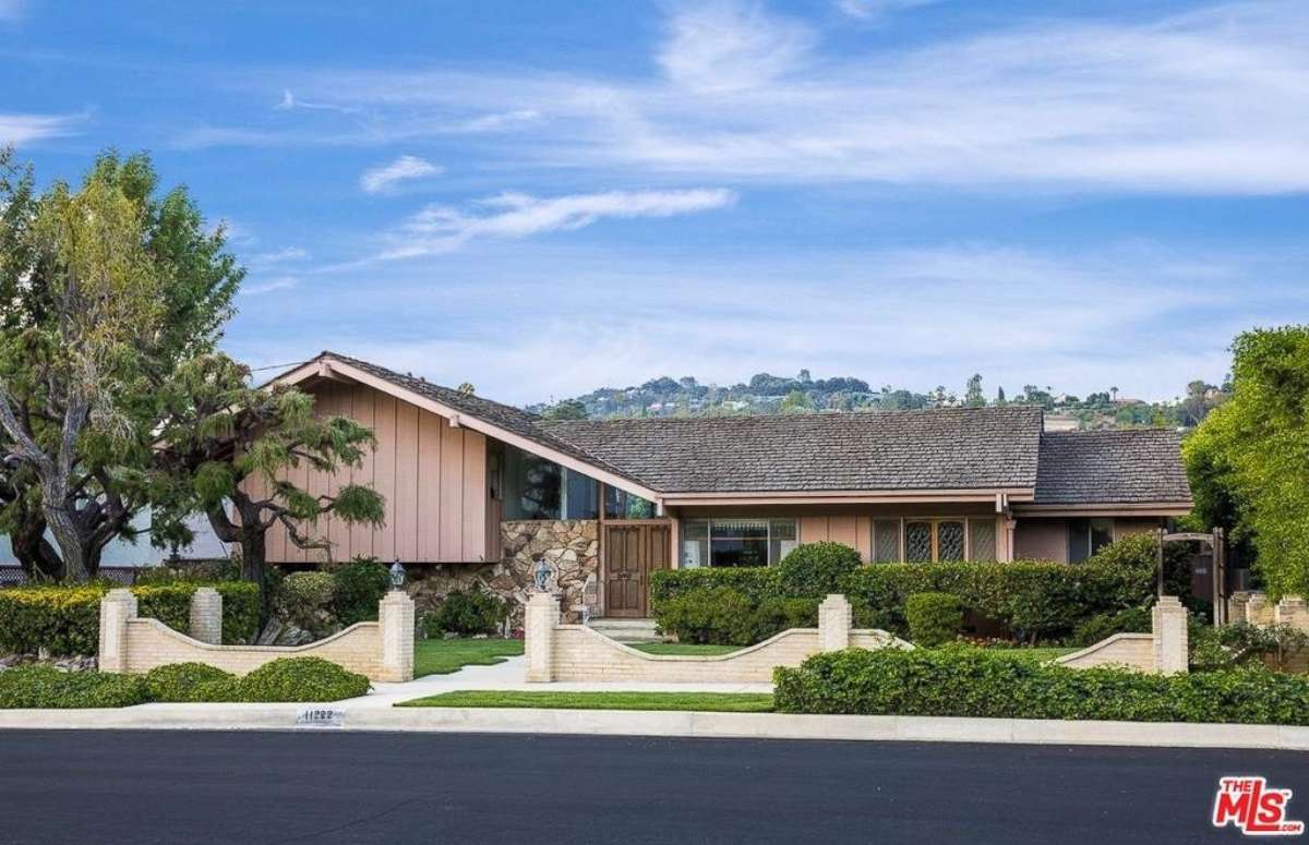 PHOTO: The groovy home of "The Brady Bunch" television show is for sale in California for $1,885,000.
