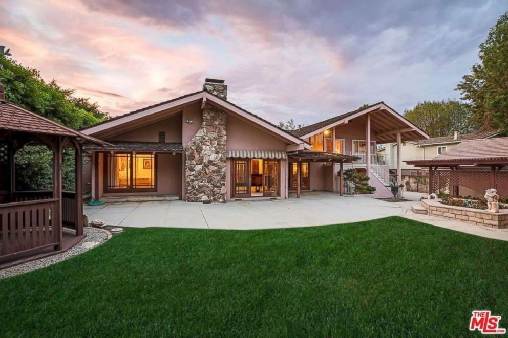 PHOTO: The "The Brady Bunch" home is located in North Hollywood and boasts lush backyard gardens and lawn.