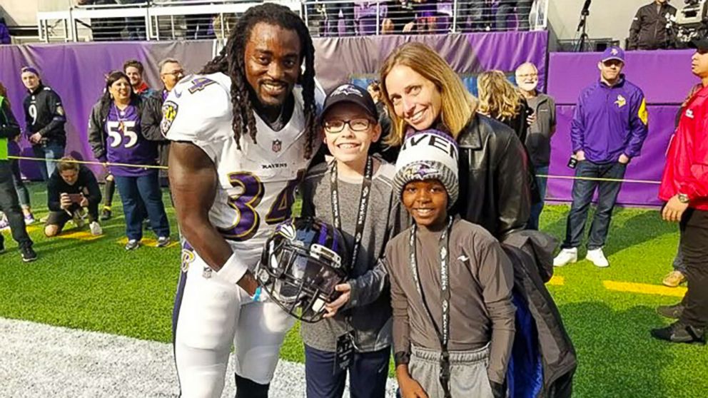 PHOTO: Baltimore Ravens star Alex Collins poses with Carl Tubbs, 12, center, and members of his family in Minneapolis, Minn., on Oct. 22, 2017