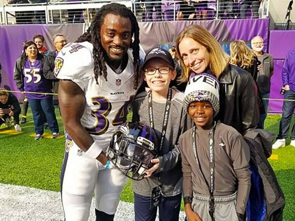 PHOTO: Baltimore Ravens star Alex Collins poses with Carl Tubbs, 12, center, and members of his family in Minneapolis, Minn., on Oct. 22, 2017