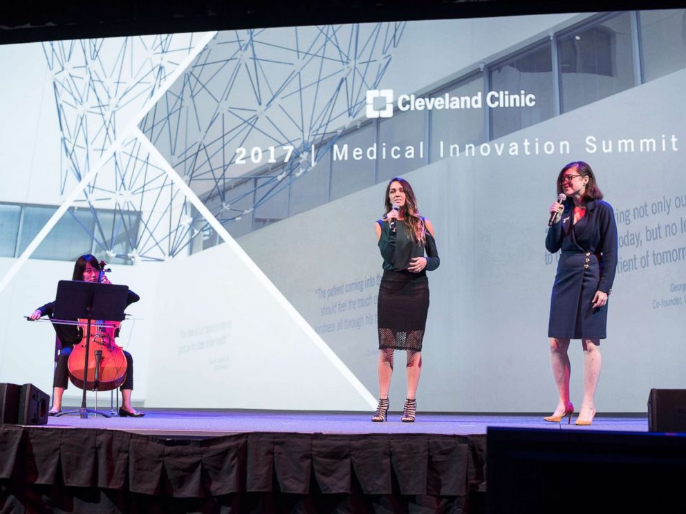 PHOTO: Opera singer Charity Tillemann-Dick, left, who had two lung transplants, sings onstage with her donors daughter Esperanza Tufani during the Cleveland Clinic Medical Innovation Summit held Oct. 24, 2017.