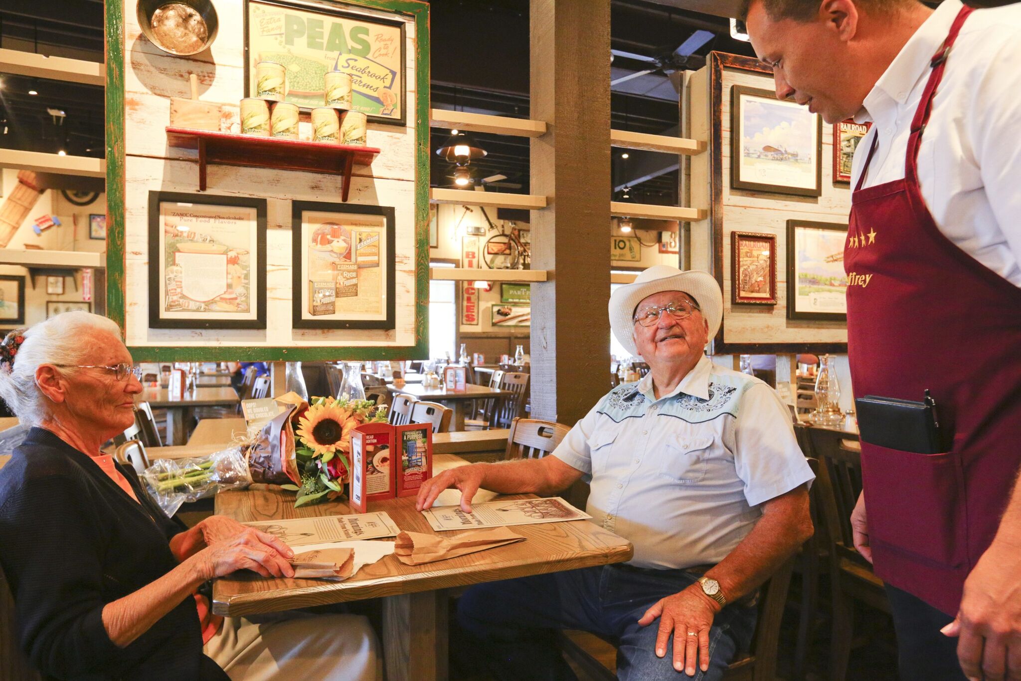 PHOTO: Ray and Wilma Yoder of Goshen, Indiana, visited their 645th Cracker Barrel store on Aug. 28, 2017, in Tualatin, Ore.