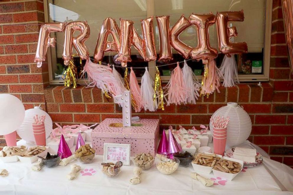 PHOTO: There were doggy bags for each of Frankie's guests to take home treats.