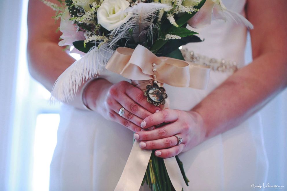 PHOTO: Briana Schaefer, an avid dog lover, was surprised with a photo of her late dog, Tandi, on her bouquet.