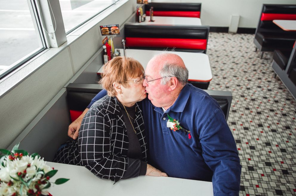 PHOTO: Elmer and Fran Armstrong celebrated their 55th wedding anniversary by recreating their first date in a Steak 'n Shake in St. Louis County, Missouri.