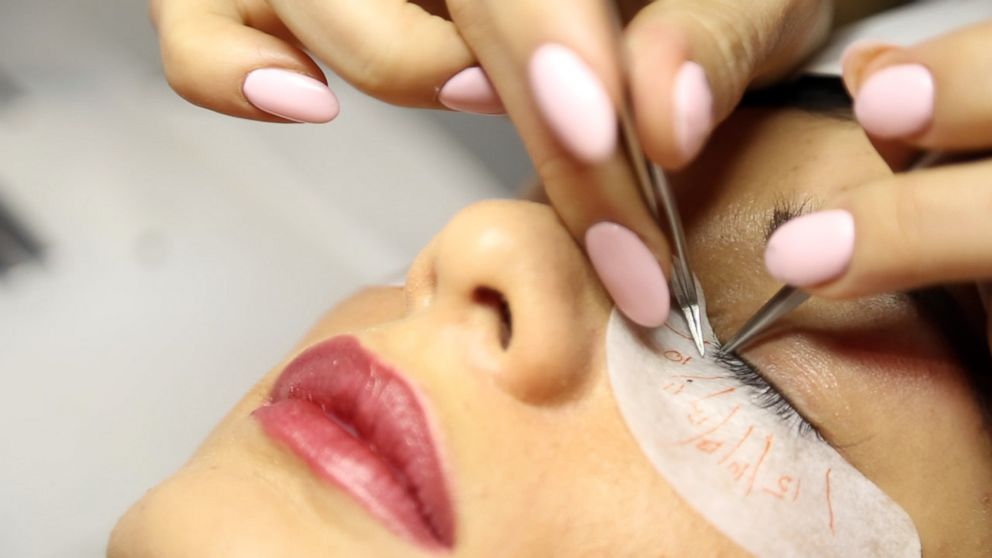where to get false eyelashes done