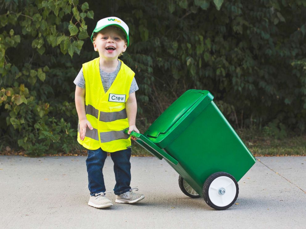 PHOTO: Crew Smith, 3, has been fascinated with garbage trucks and sanitation workers since he was able to walk.