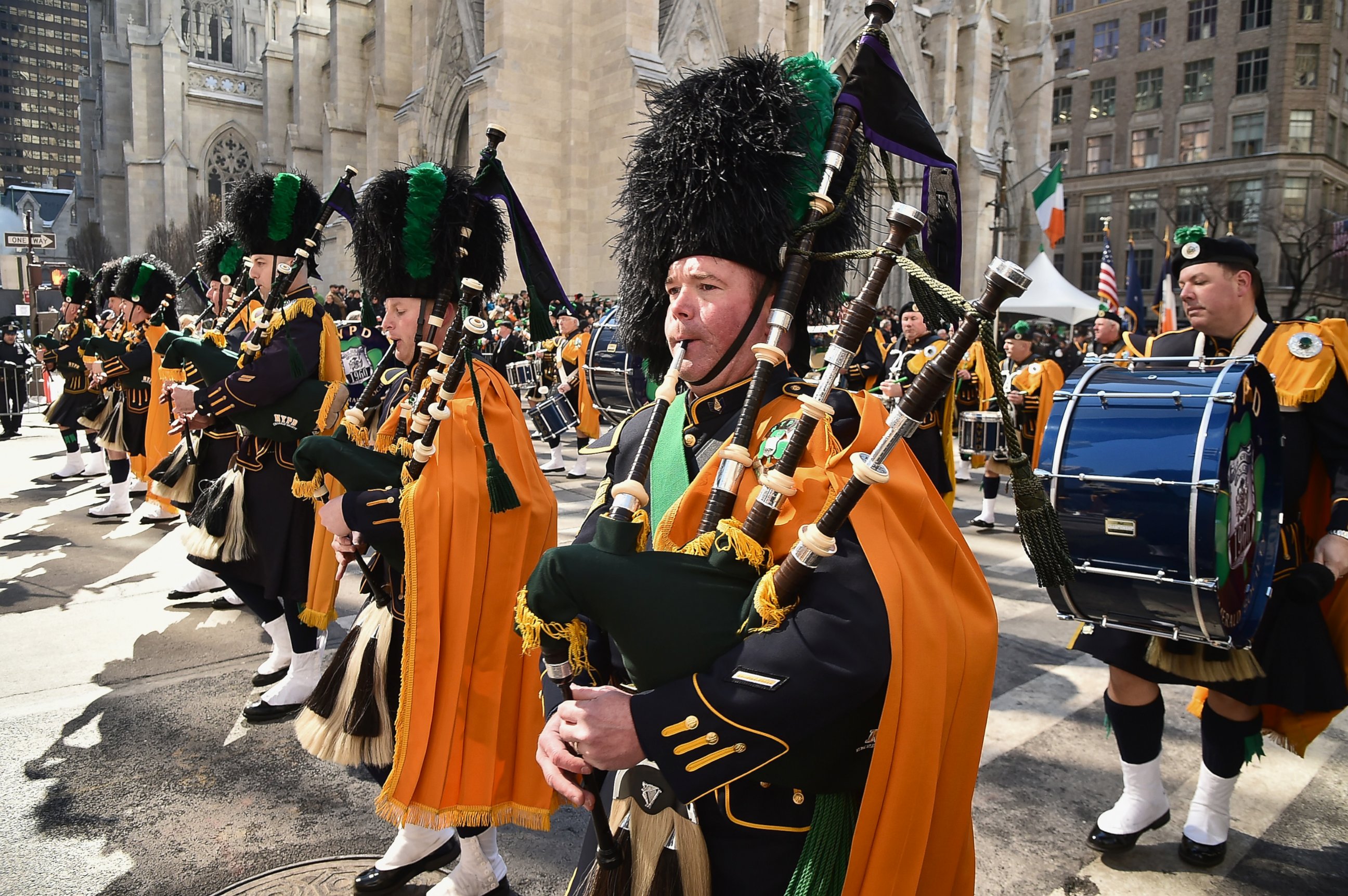 Ireland holidays. Северная Ирландия Святой Патрик. День Святого Патрика в Ирландии. Святой Патрик Шотландия. Праздник Святого Патрика в Северной Ирландии.