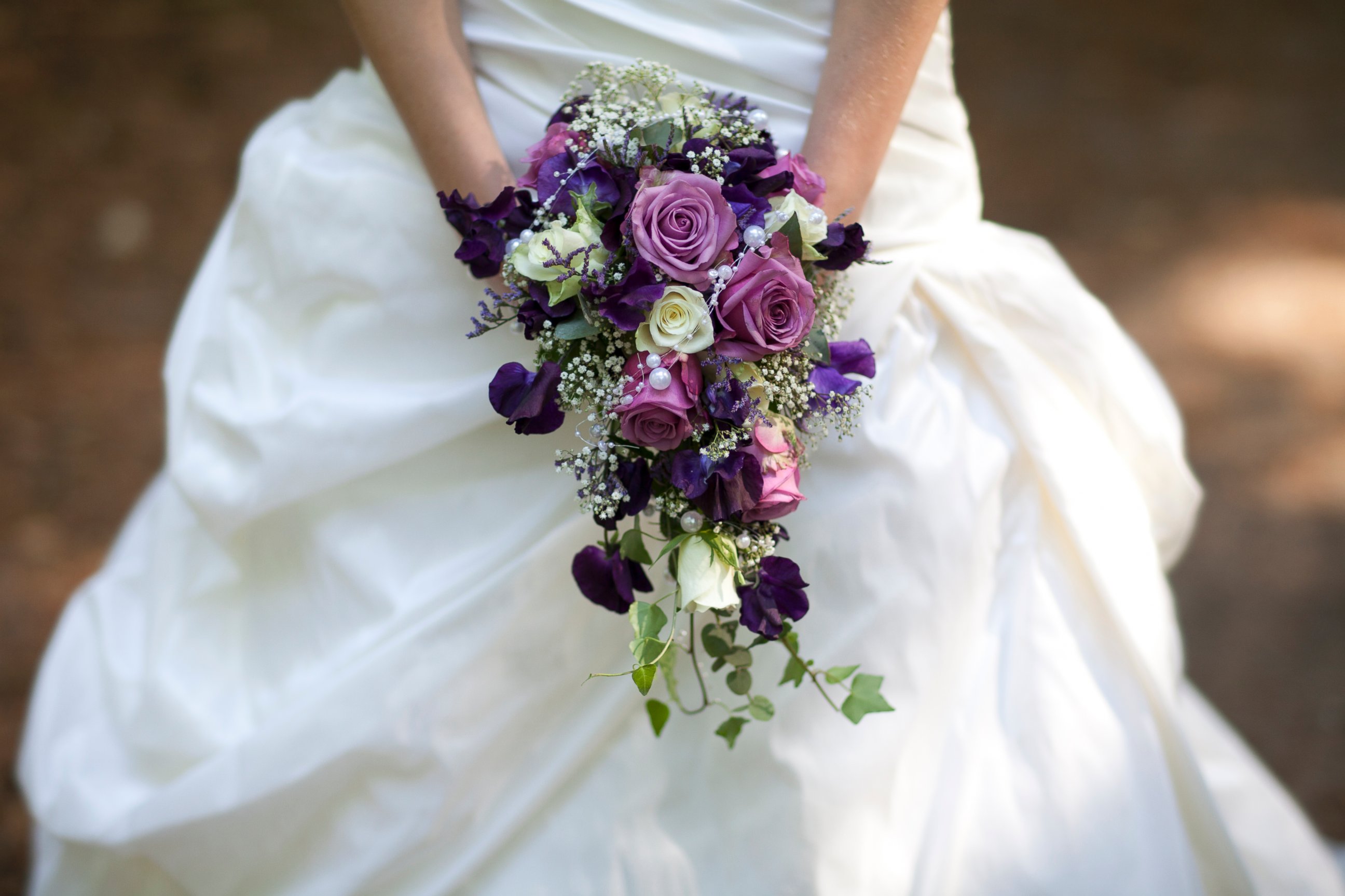 PHOTO: Experts say 80s wedding style trends, such as balloons and cascading bouquets, are coming back in a big way. 