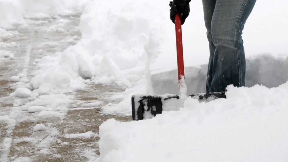 How to Clear Snow Safely and Efficiently - ABC News