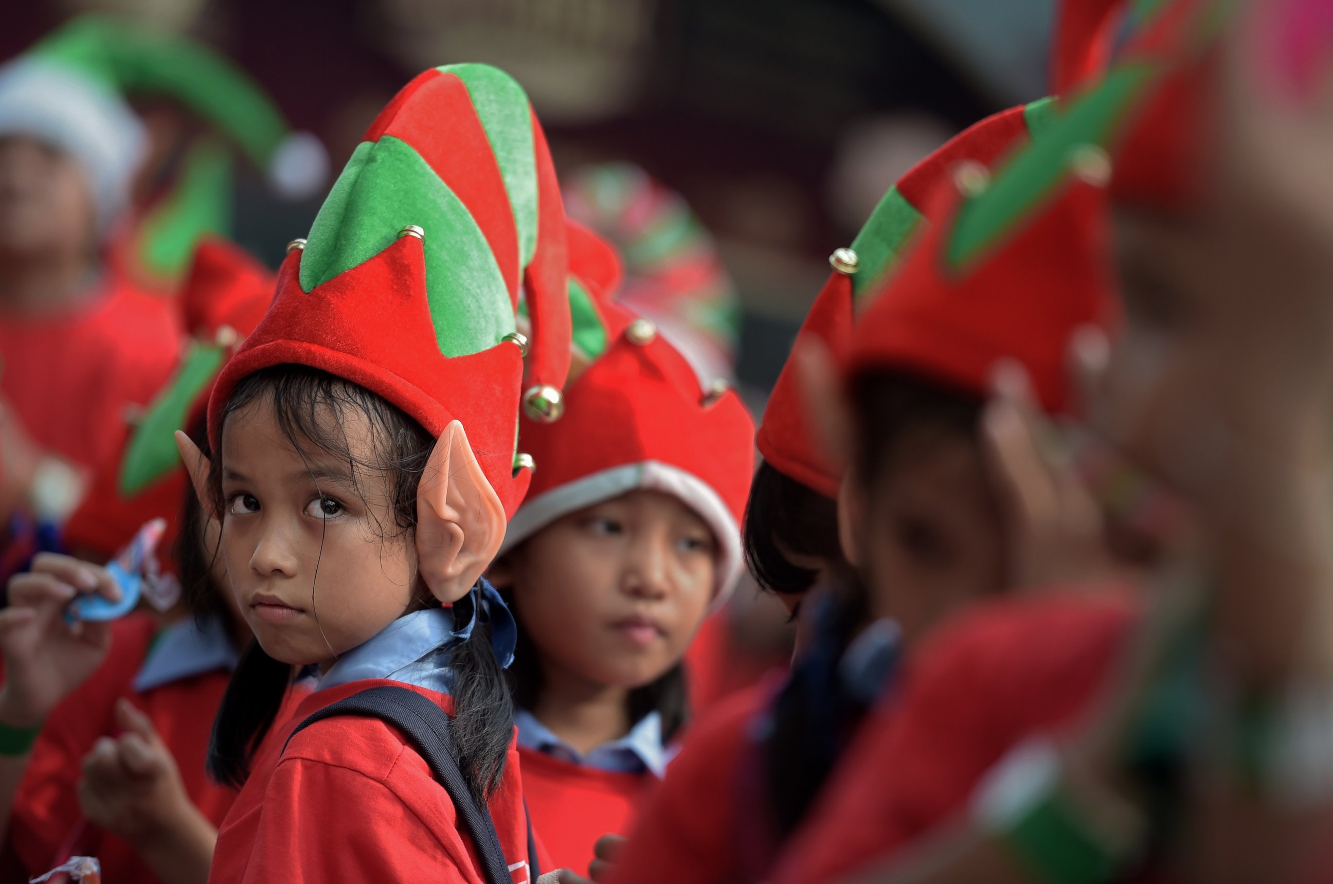 PHOTO: Over 1,700 children ages nine to 15 gathered at a shopping mall in Bangkok on Nov. 25, 2014. 