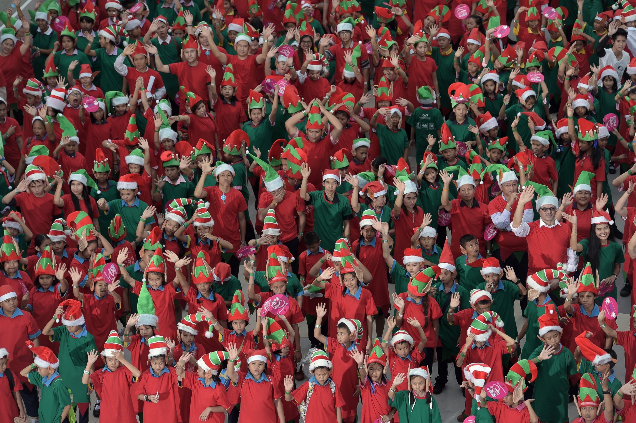 PHOTO: The record was broken after officials counted 1,762 people dressed as Santa's elves in Bangkok on Nov. 25, 2014.