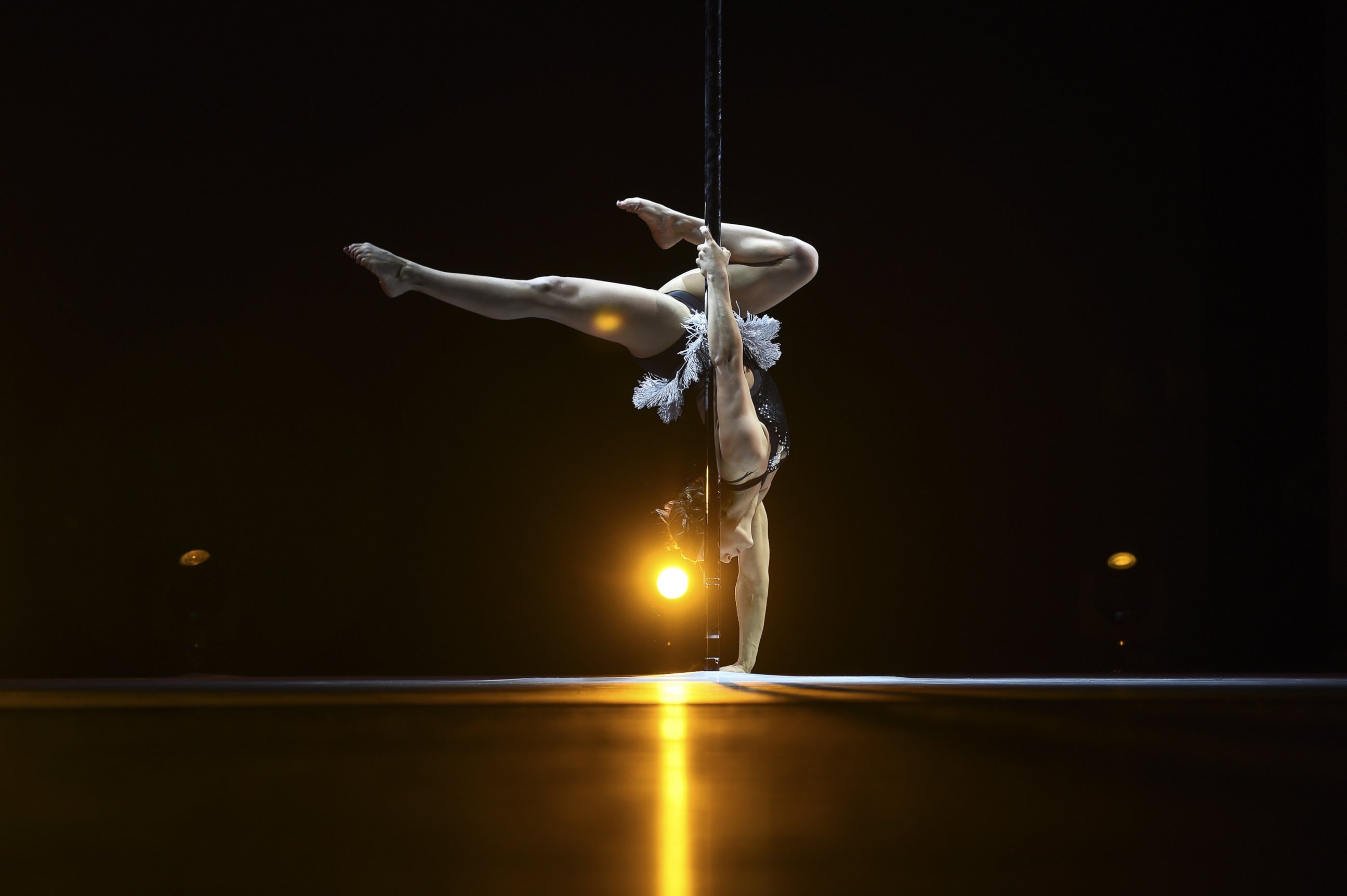 Performance art is. Эквилибристика. Выступление перформанс. Pole Dance Чемпионат 2024. Performance Art.