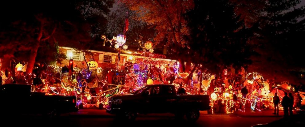 PHOTO: Missouri dad Chris Donaubauer is the Clark Griswold of Halloween decorations.