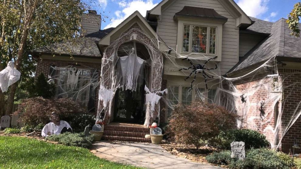 Meet the Knoxville family whose over-the-top Halloween decorations ...
