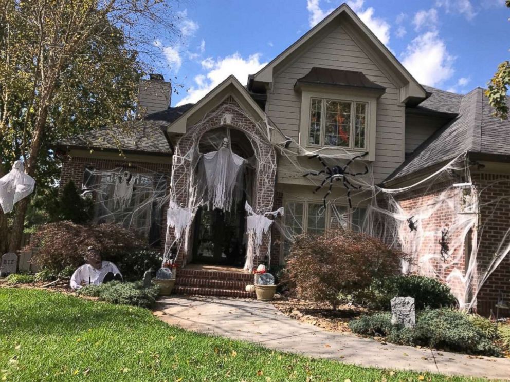 PHOTO: The Willis family in Knoxville, Tenn., always go all-out with their spooky Halloween decorations.